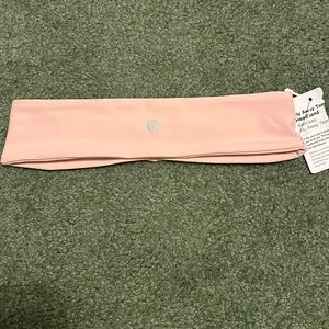 Lululemon fly away headband blush